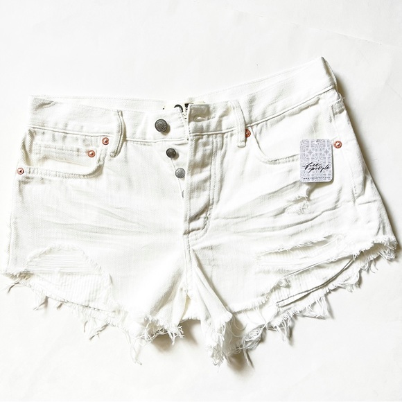 FREE PEOPLE HIGH RISE ANTHRO LOVING GOOD VIBRATIONS WHITE CUT OFF SHORTS… - Picture 9 of 15